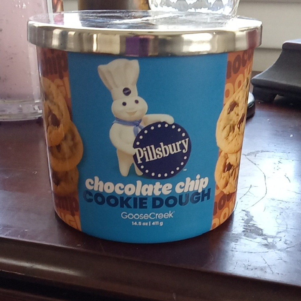 Chocolate Chip Cookie Dough Candle - Blue and Gold